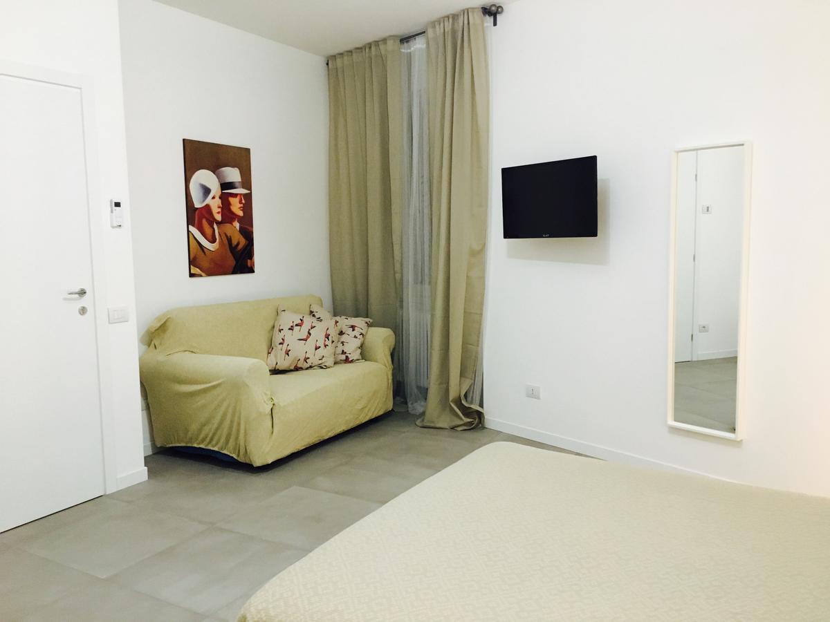 Room Center Station 2 Бергамо Экстерьер фото