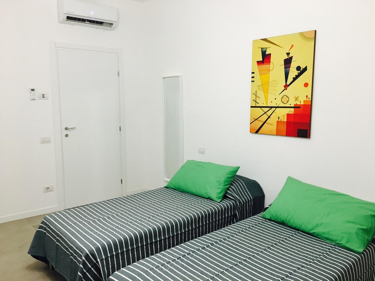 Room Center Station 2 Бергамо Экстерьер фото