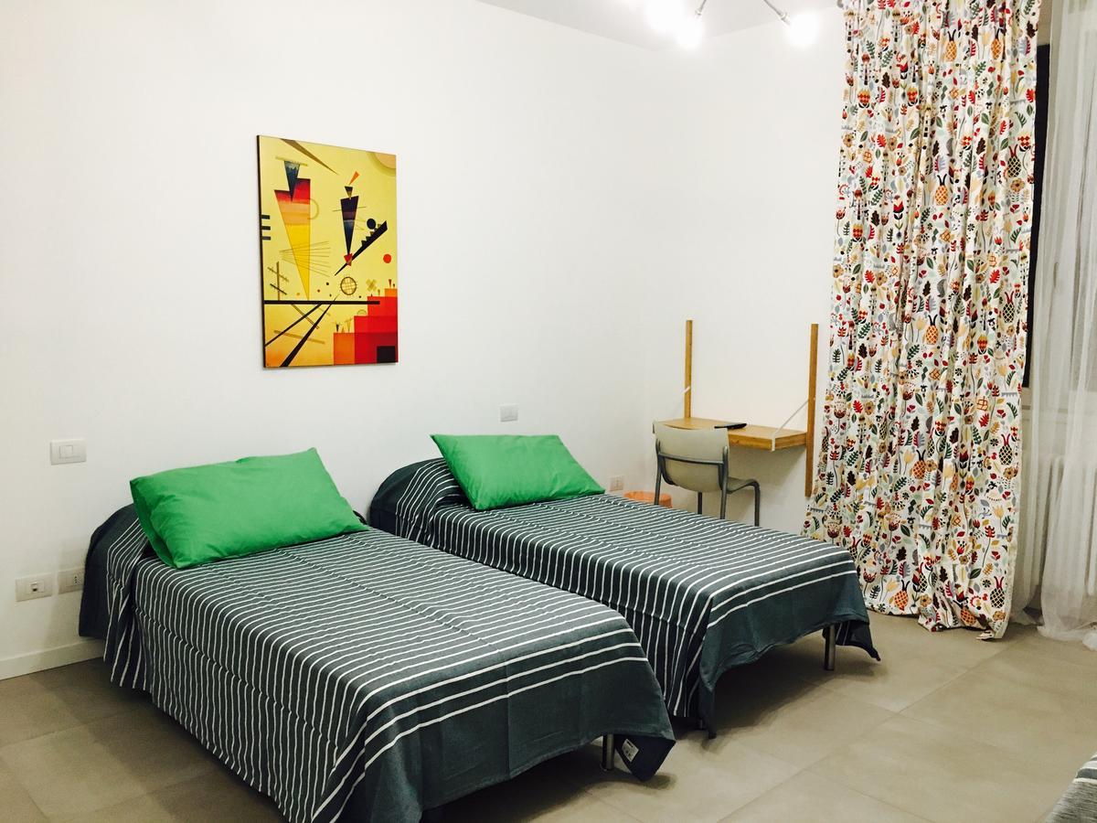 Room Center Station 2 Бергамо Экстерьер фото